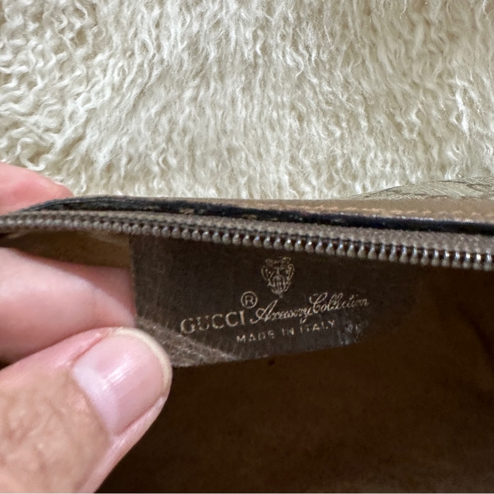 Authentic Vintage Gucci - Picture 7 of 16
